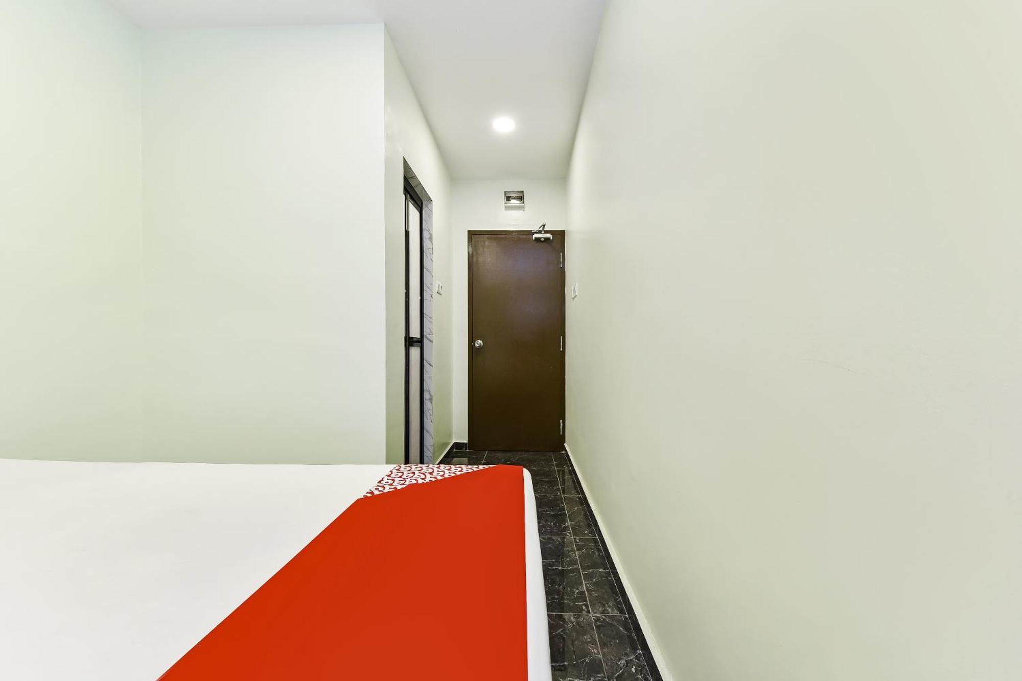 Oyo 90445 Th Hotel Bahau エクステリア 写真