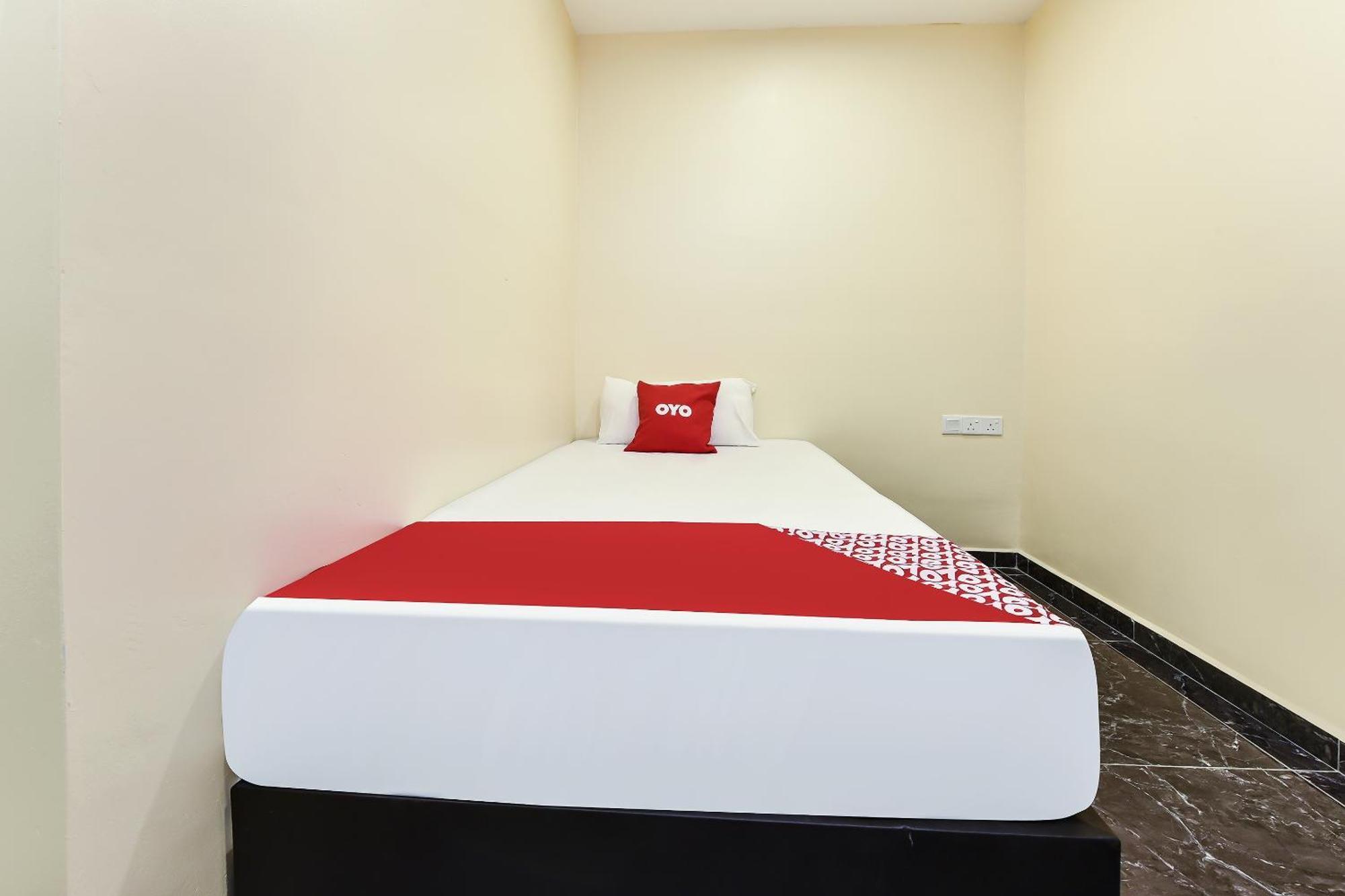 Oyo 90445 Th Hotel Bahau エクステリア 写真