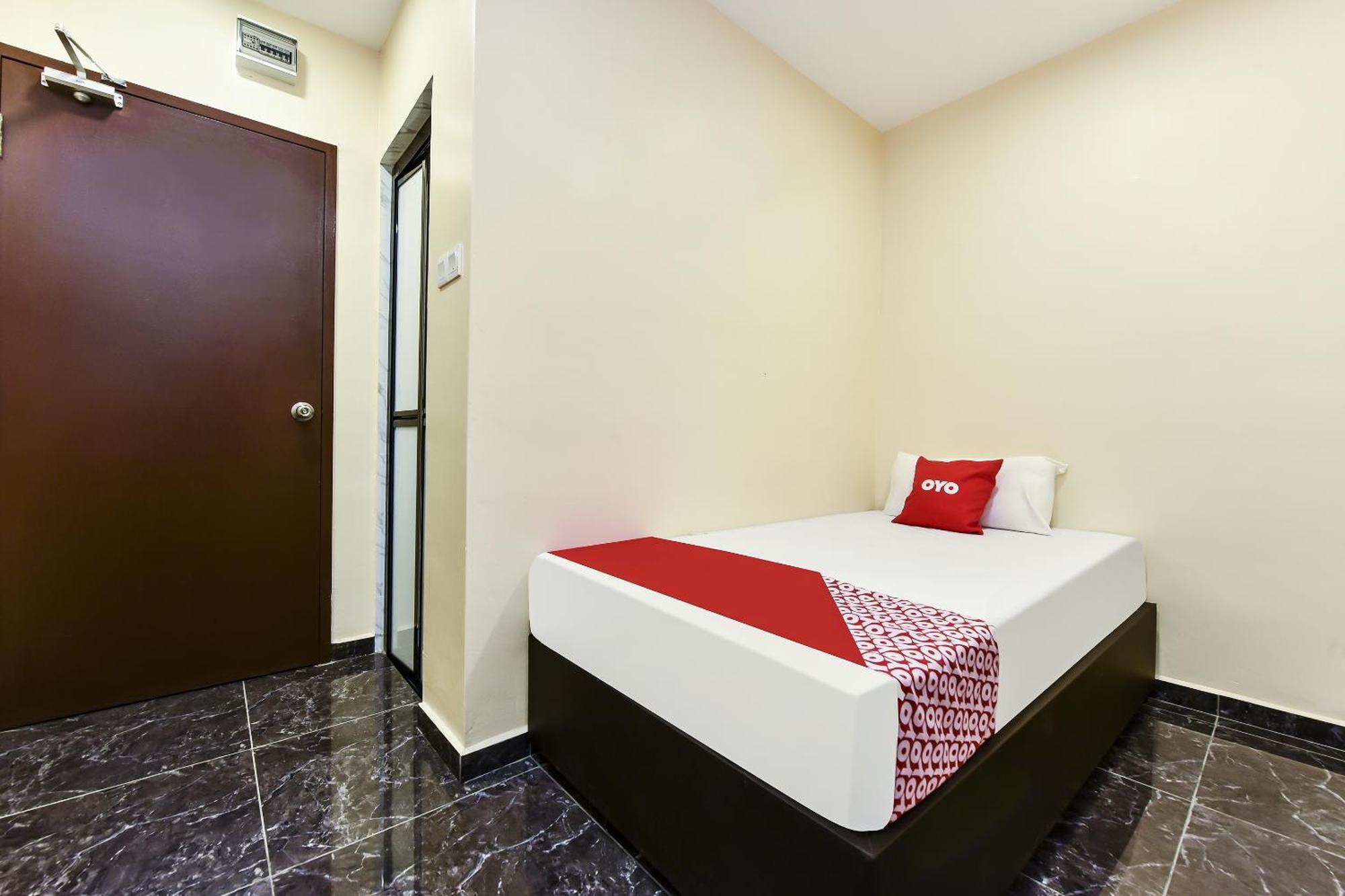 Oyo 90445 Th Hotel Bahau エクステリア 写真