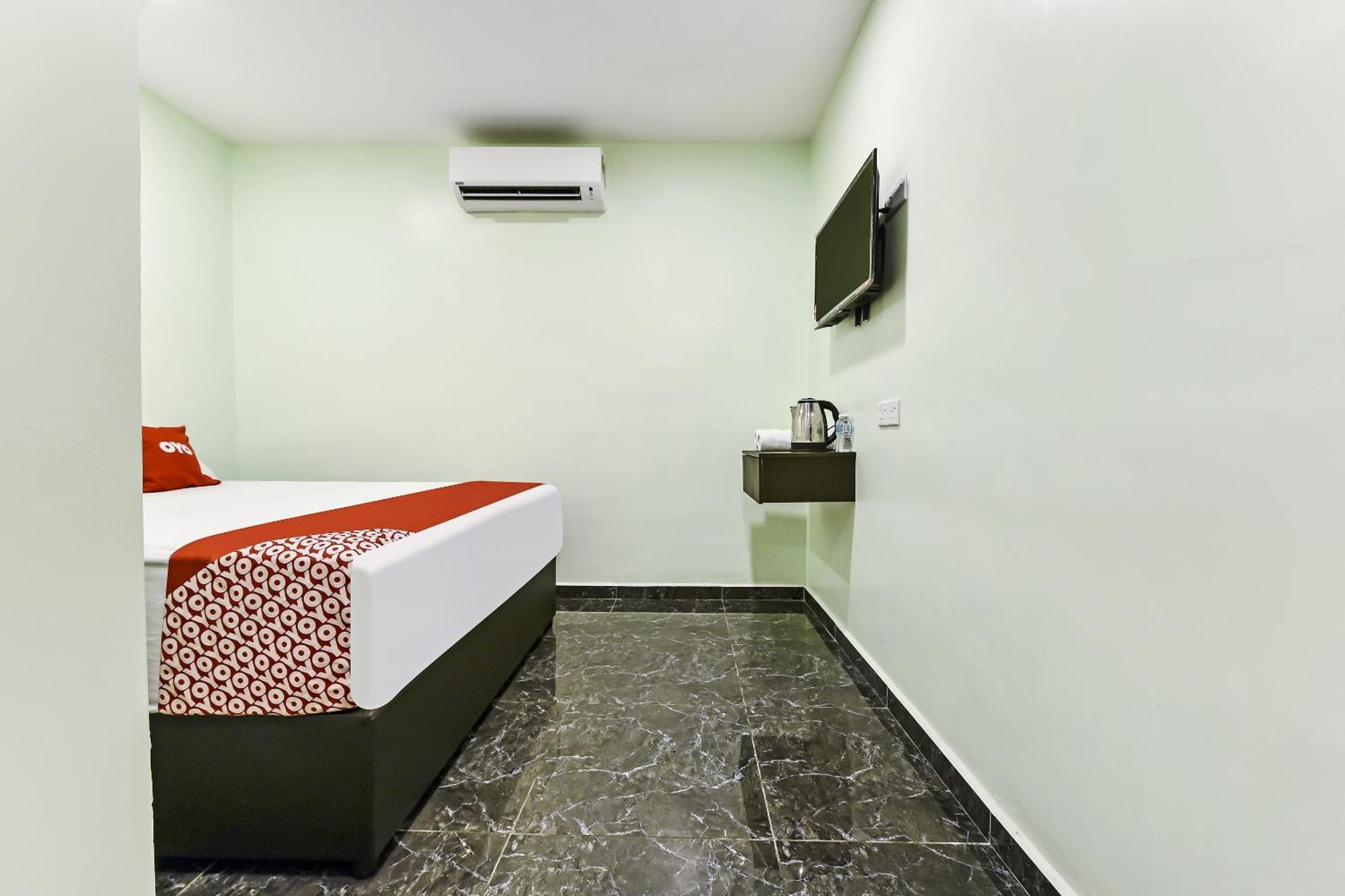 Oyo 90445 Th Hotel Bahau エクステリア 写真