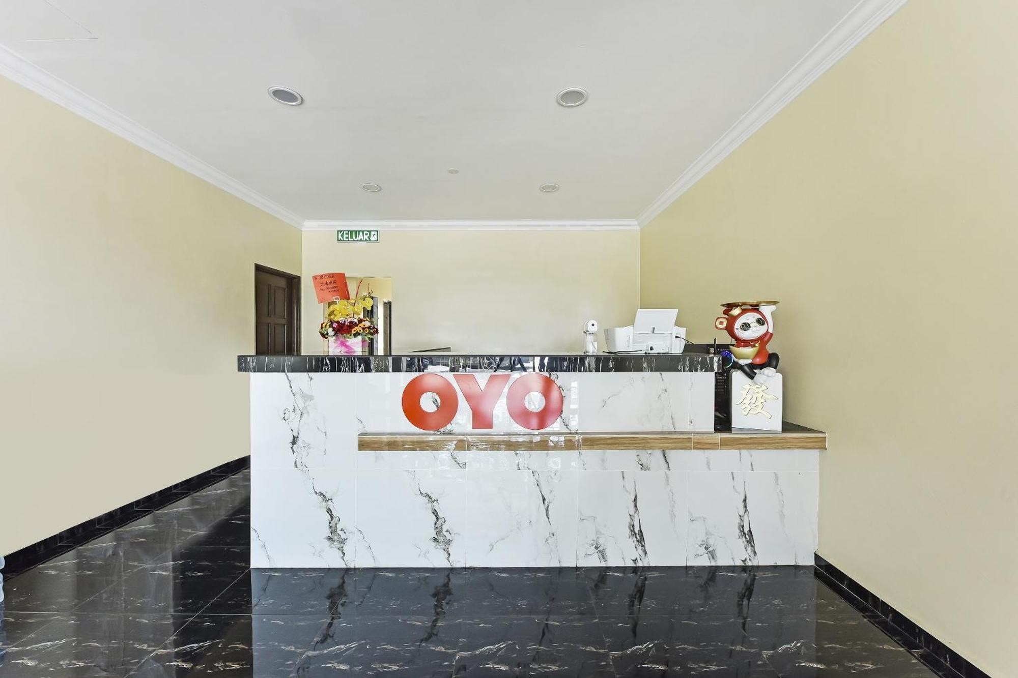 Oyo 90445 Th Hotel Bahau エクステリア 写真