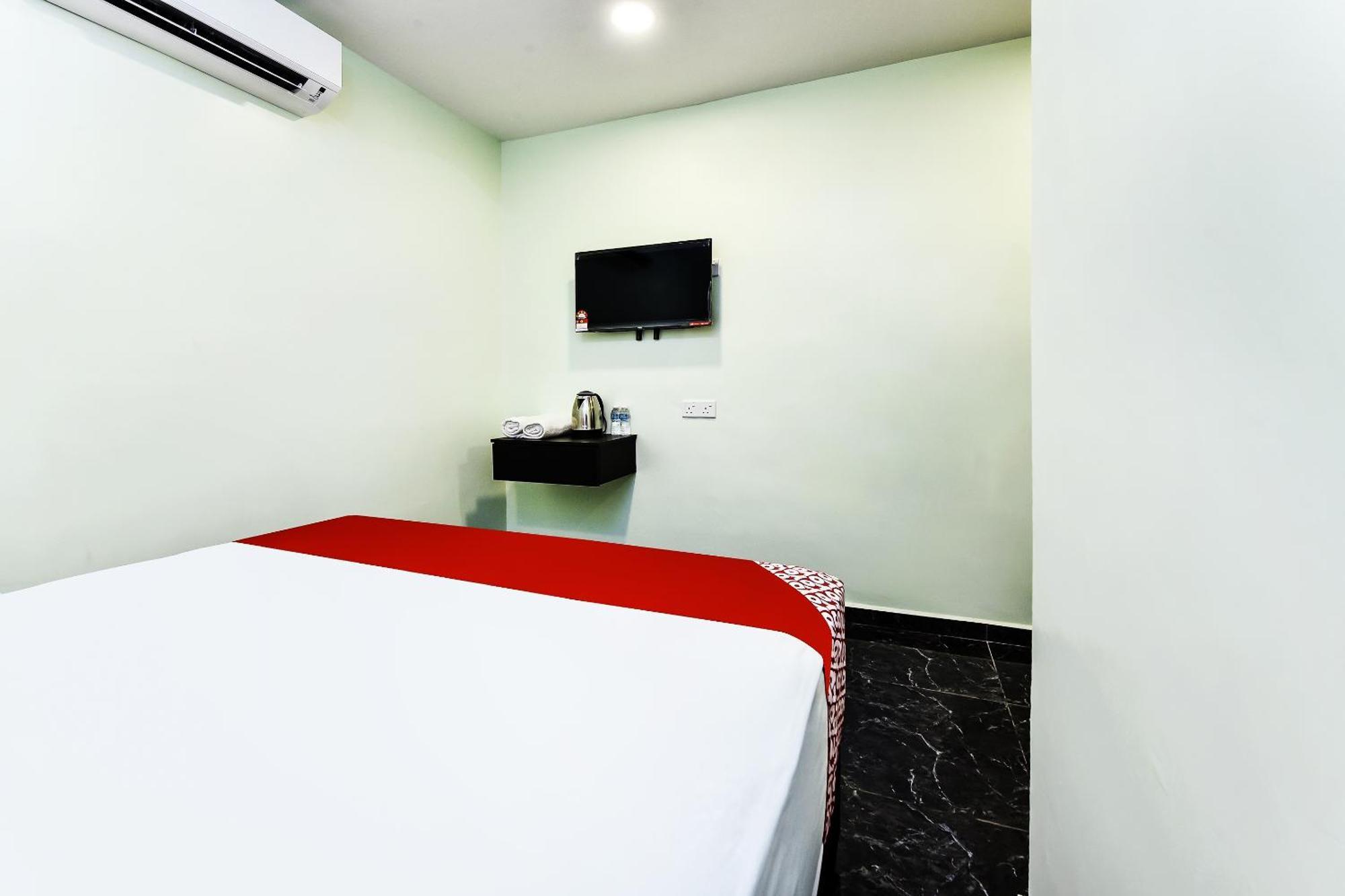 Oyo 90445 Th Hotel Bahau エクステリア 写真