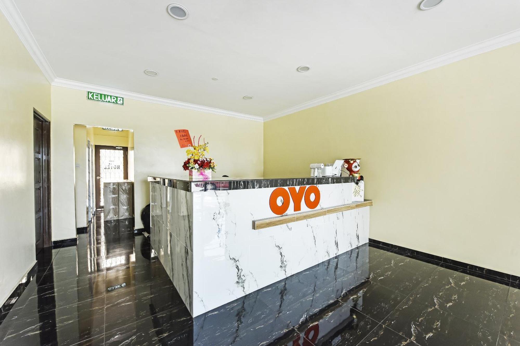 Oyo 90445 Th Hotel Bahau エクステリア 写真